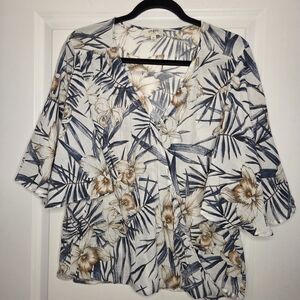 Umgee Blue and Cream Floral Flutter Sleeves Blouse Size Medium Preloved